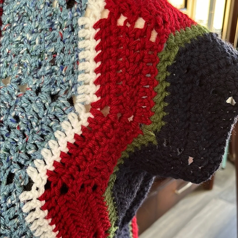 BEAUTIFUL MULTICOLOR CROCHET VEST - Picture 4 of 7